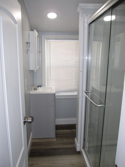 Building Photo - 6 Cart Path