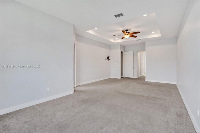 Building Photo - 10590 Mira Vista Dr
