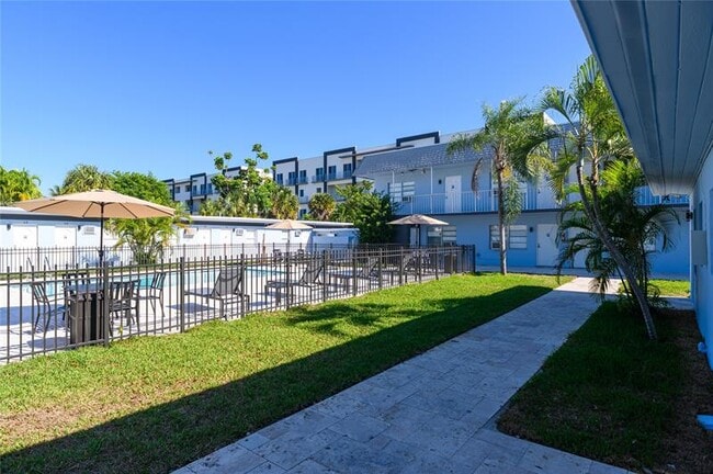 Building Photo - 1020 N Victoria Park Rd