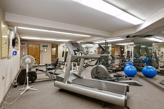 Building Photo - 6730 Vernon Ave S