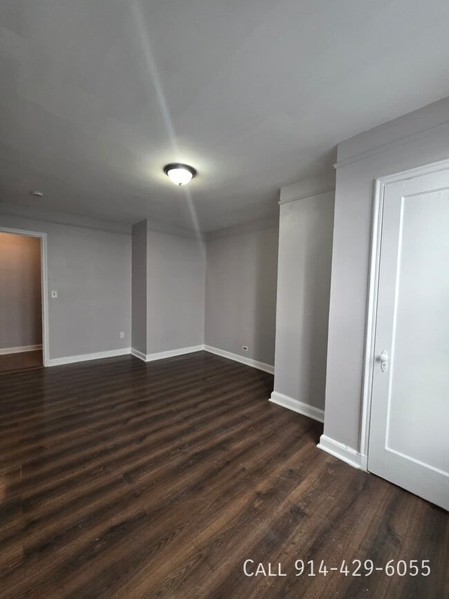 Building Photo - 139 W Sandford Blvd