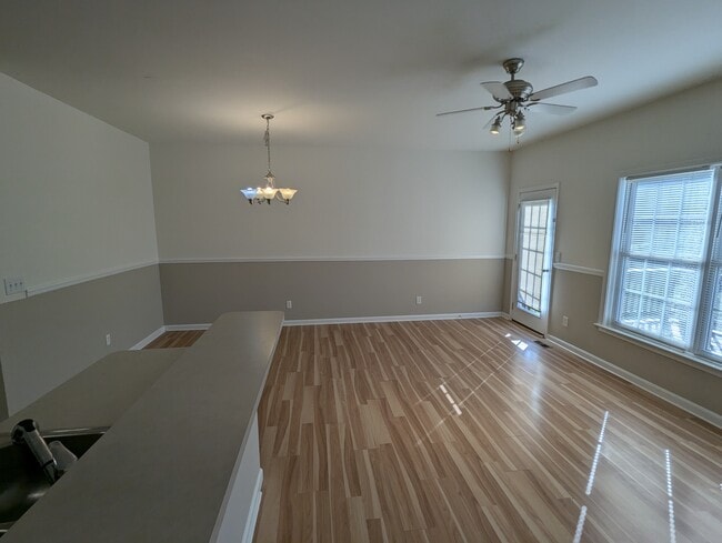 Building Photo - 35090 Sara Ct