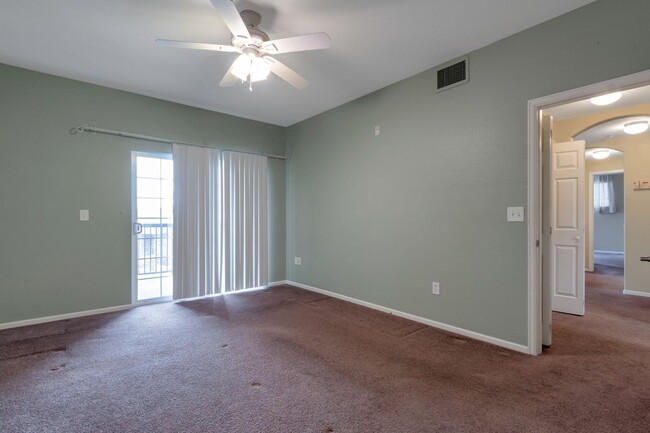 Building Photo - Move-in Ready 2 Bedroom, 2 Bath condo in P...