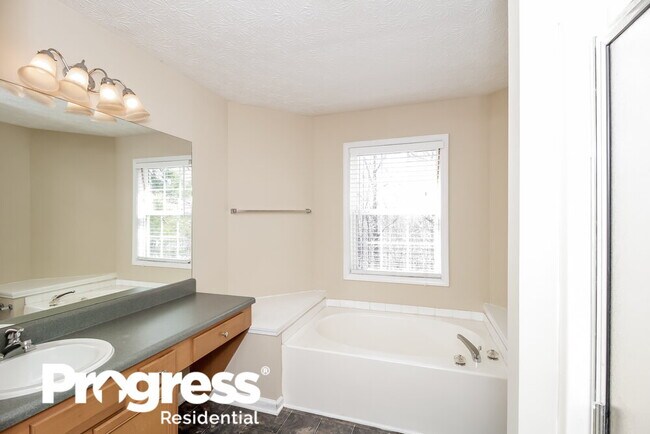 Building Photo - 271 McClure Dr