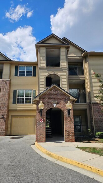 Building Photo - 7800 Point Meadows Dr