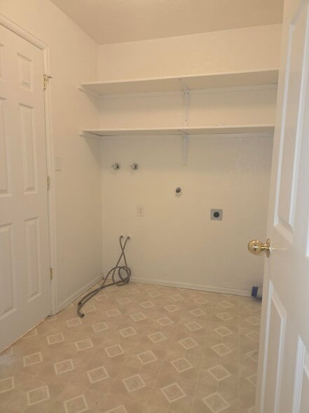 Building Photo - 3018 Bookcliff Ave