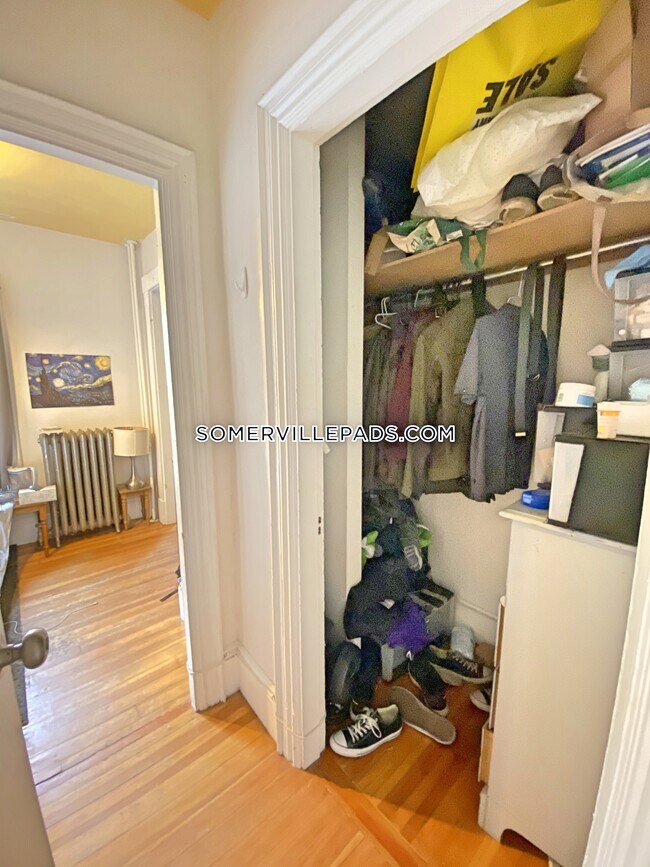 Building Photo - 76 Curtis St