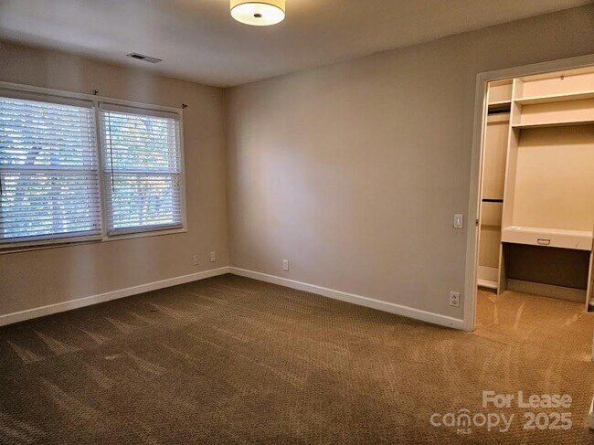 Building Photo - 6000 Mallard Grove Rd