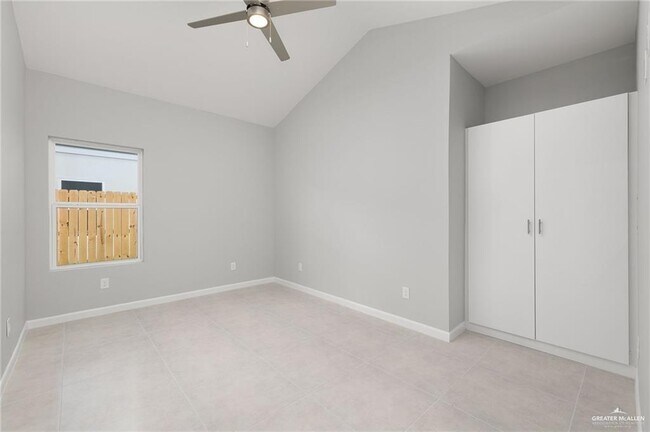 Building Photo - 800 Oriole Rd