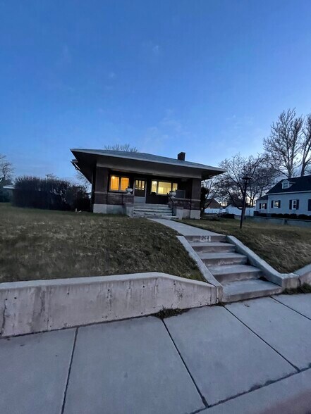 Building Photo - 264 E 4800 S