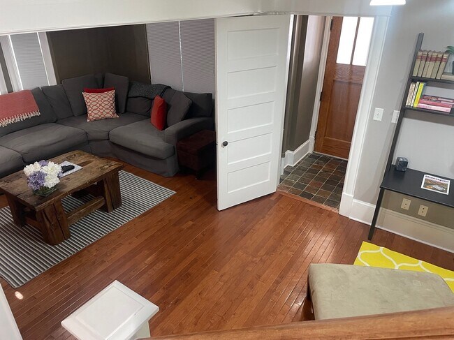 Building Photo - 4453 York Ave S