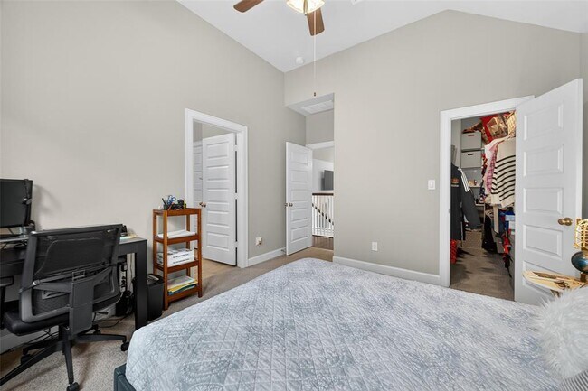 Building Photo - 11911 Briarwood Hill Way