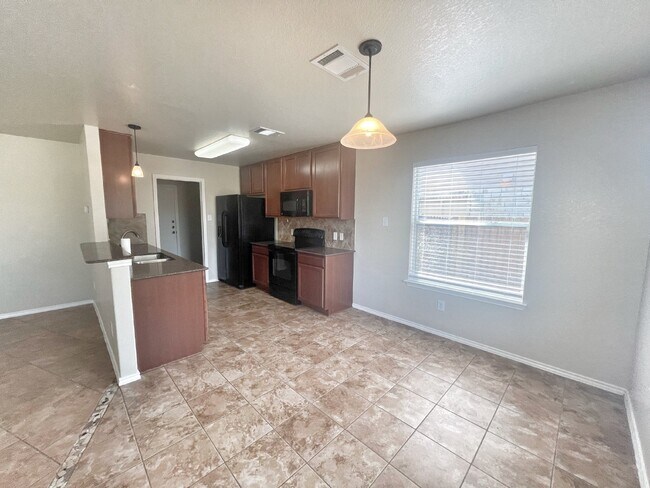 Building Photo - Prime Avery Park Location – Easy Access to...