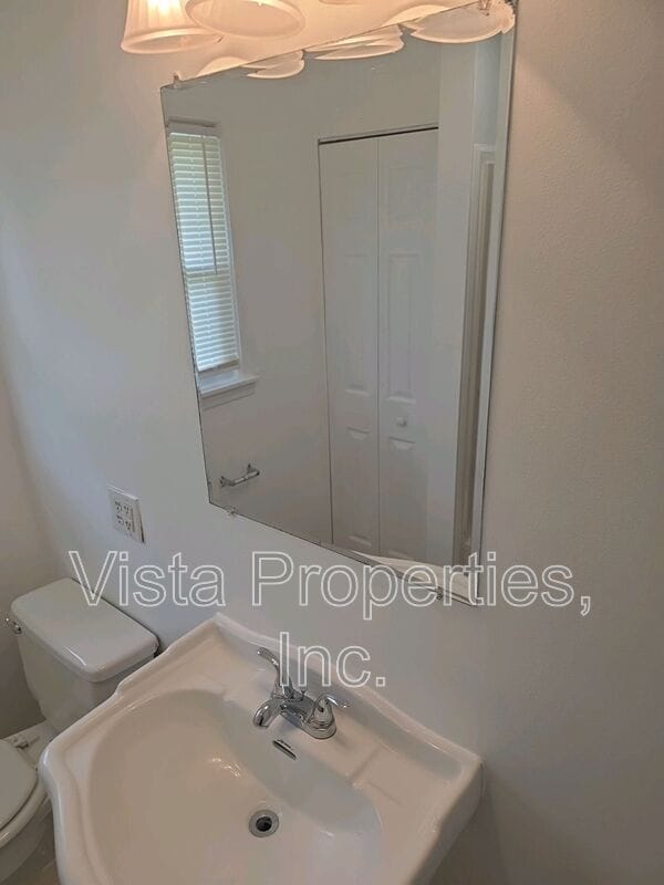 Building Photo - 7802 Columbine Dr