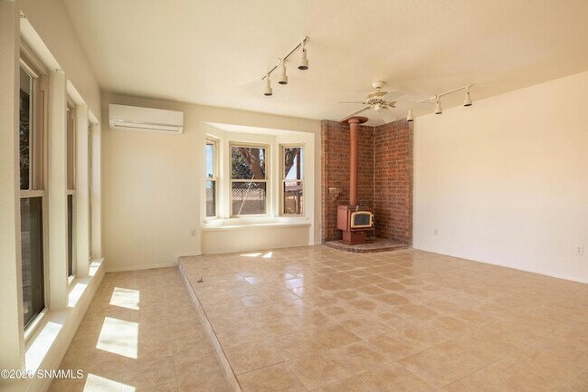 Building Photo - 3102 Hillsdale St