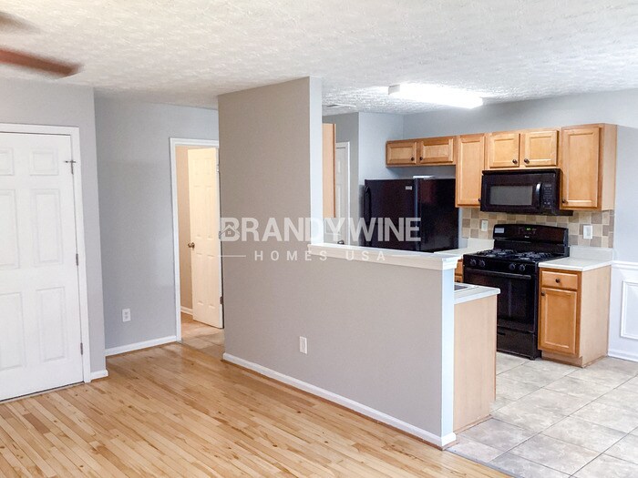 Building Photo - 687 Lakes Cir