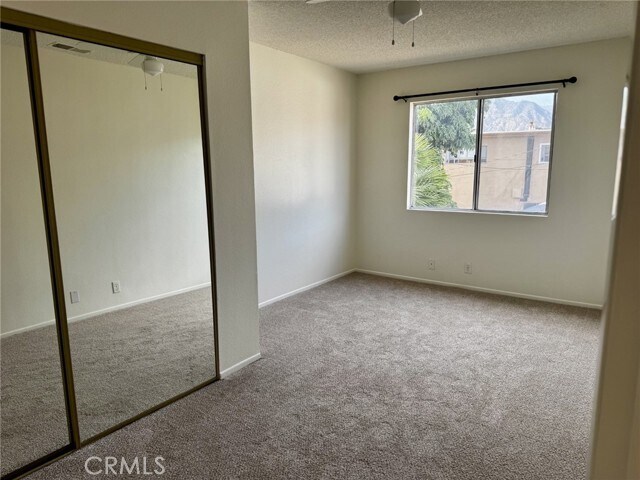 Building Photo - 920 N Alameda Ave