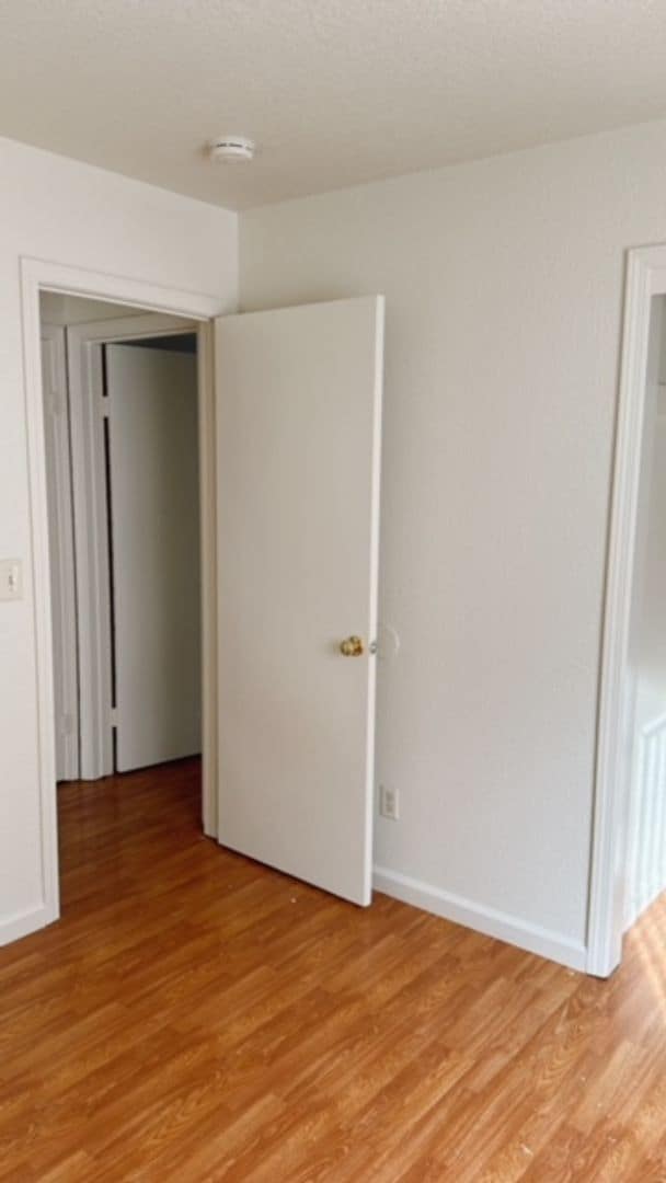 Building Photo - Walking distance to San Joaquin Elementary
