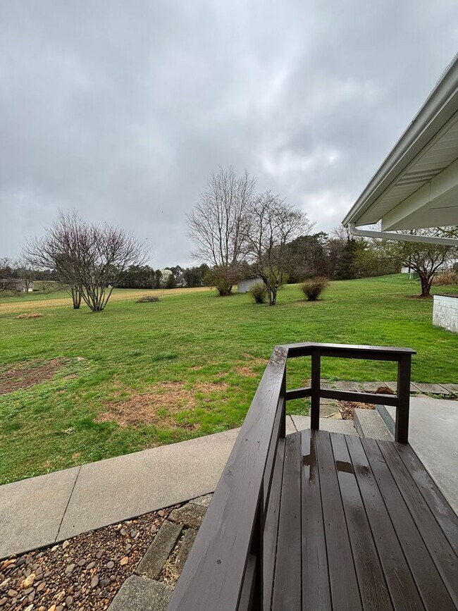 Building Photo - Newly Remodeled rancher in Halls