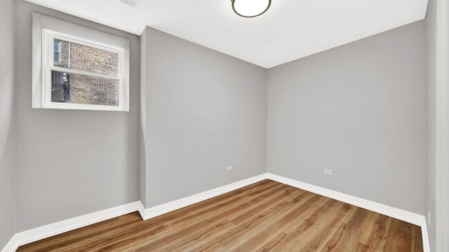 Building Photo - 2704 W 24th Pl