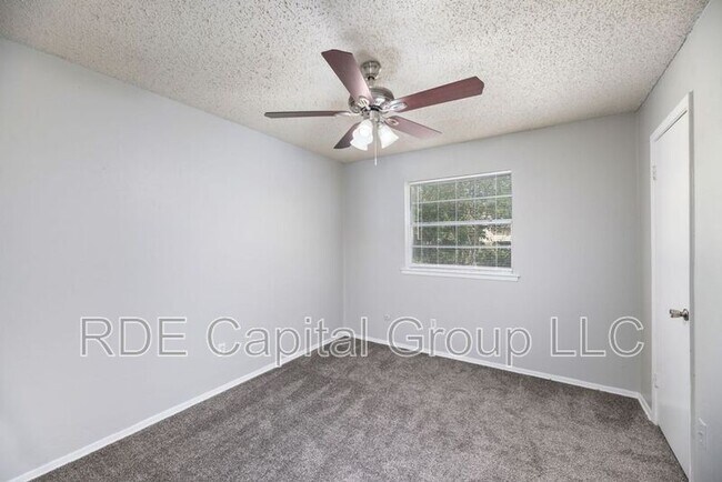 Building Photo - 8013 Emerald Hills Way