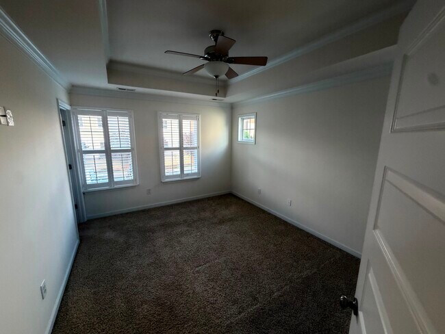 Building Photo - 8217 Center Path Ln