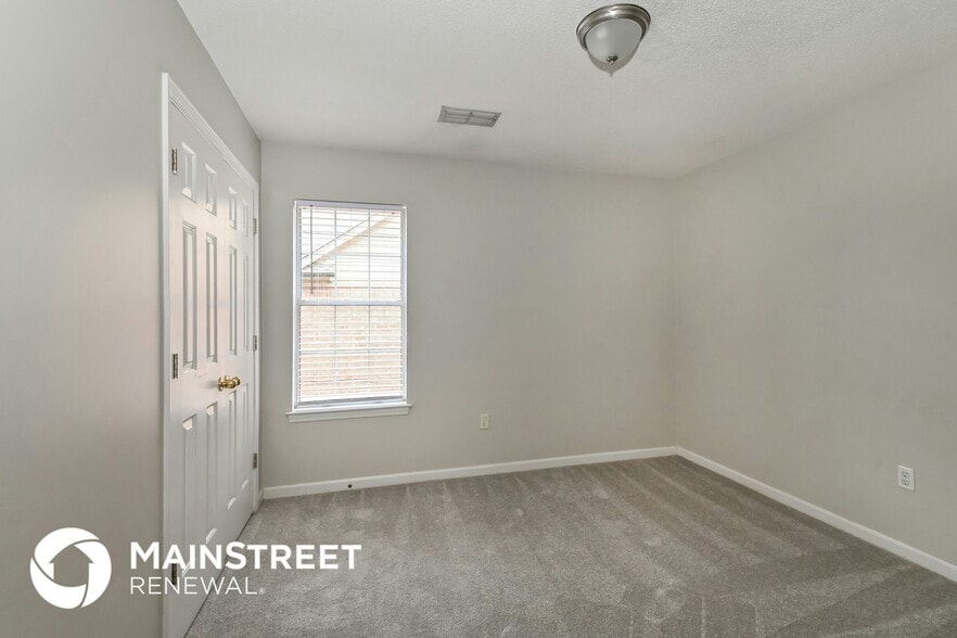 Building Photo - 5545 Annandale Dr
