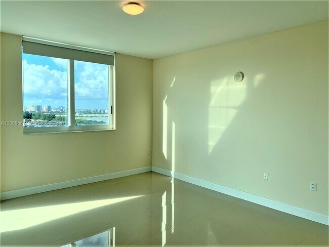 Building Photo - 1745 E Hallandale Beach Blvd