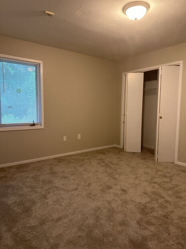 Building Photo - $1,600 - Beautiful 3 Bedroom 2 Bathroom Home Now Available!