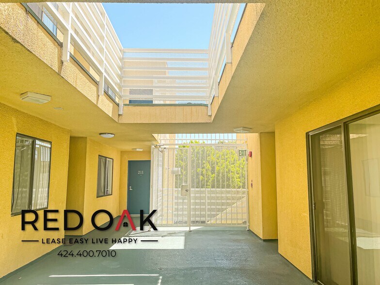 Building Photo - 2724 Abbot Kinney Blvd