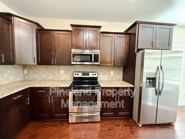 Building Photo - 728 Roanoke Dr