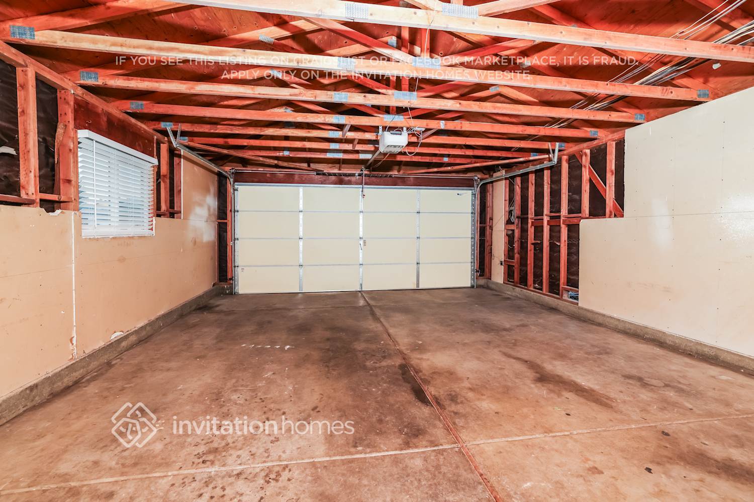 Building Photo - 1024 Woodridge Dr