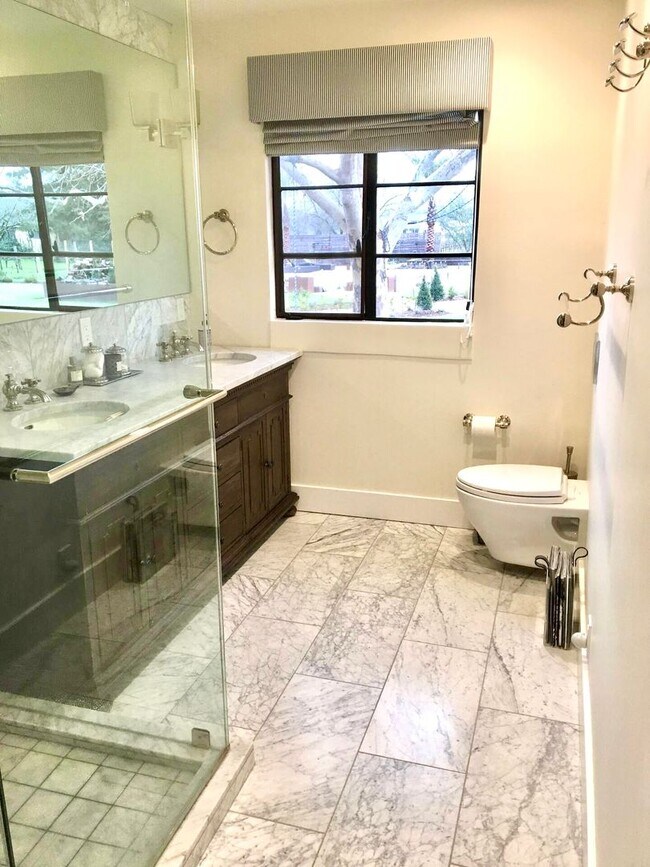 Building Photo - Fully Furnished Stunning Calistoga Retreat