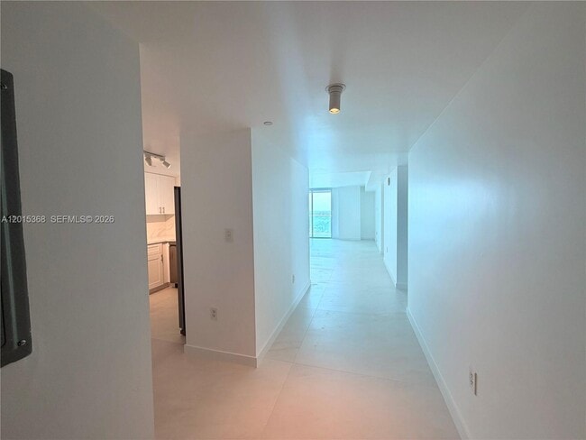 Building Photo - 2101 Brickell Ave