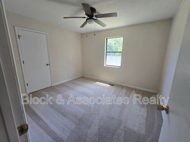 Building Photo - 3945 Woodcrest St