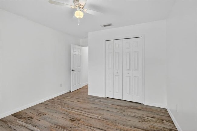 Building Photo - 497 SW Lacroix Ave