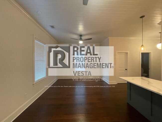 Building Photo - 435 New St