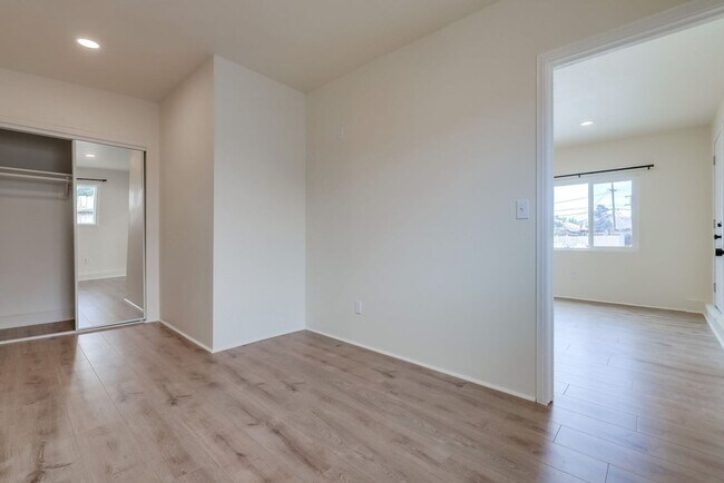 Building Photo - Valley Village