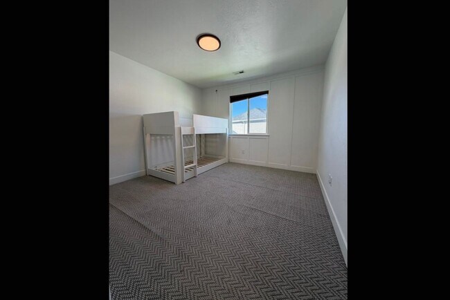 Building Photo - 98 S Serrata Ln