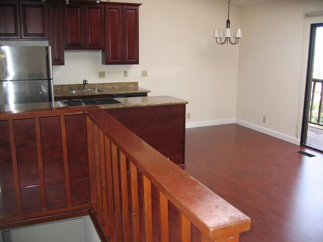 Building Photo - 525 Jackson St