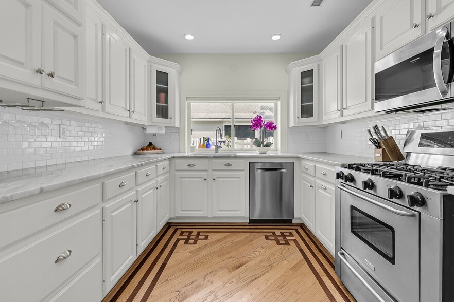 Main House Kitchen - 2142 Golfview Dr