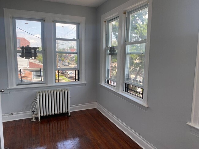 Building Photo - 1170 E 43rd St