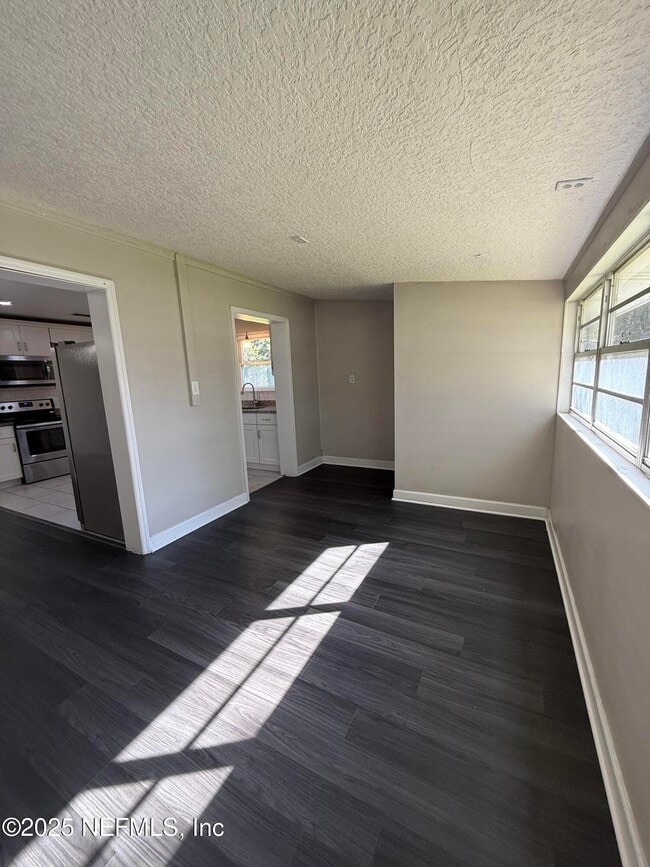 Building Photo - 10914 Indies Dr N