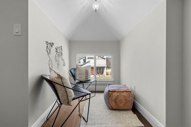 Building Photo - 1003 Romeria Dr