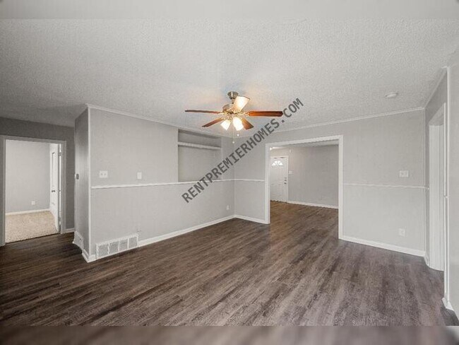 Building Photo - 5413 Odessa Ave