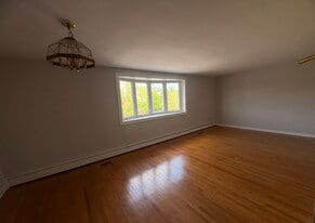 Building Photo - 608 W Lancaster Ave
