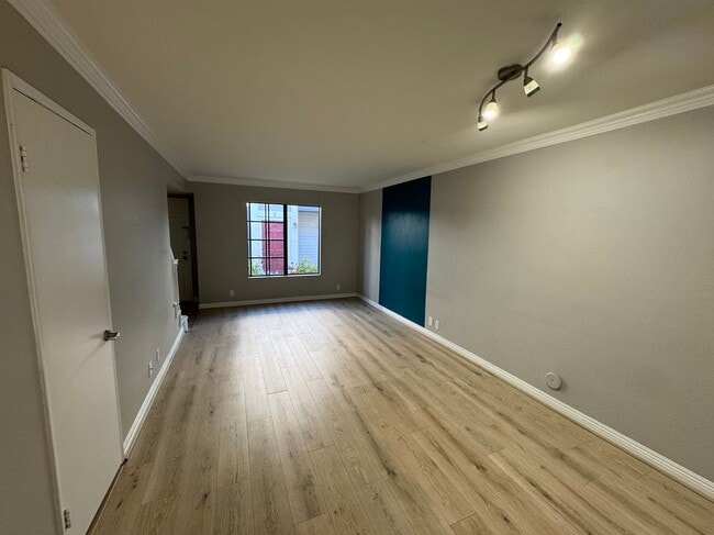 Building Photo - 45 Harkness Ave