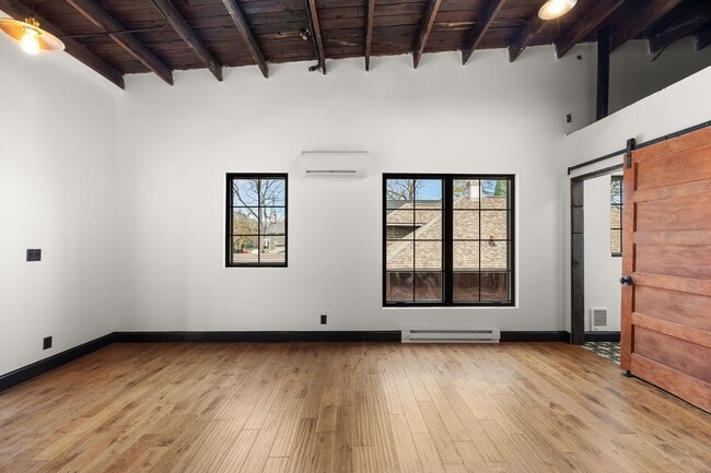 Building Photo - Thiel on 9th