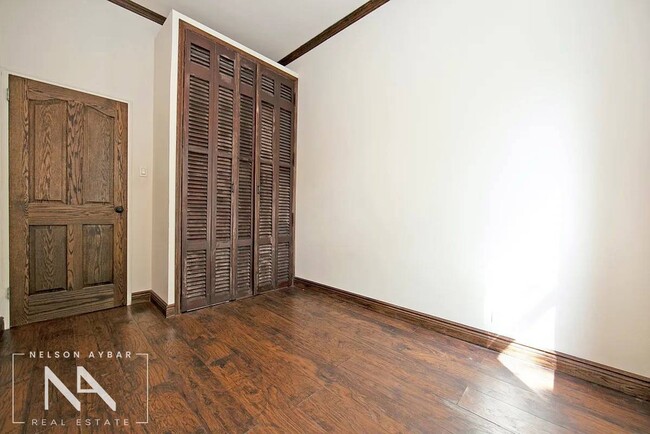 Building Photo - 533 3rd St