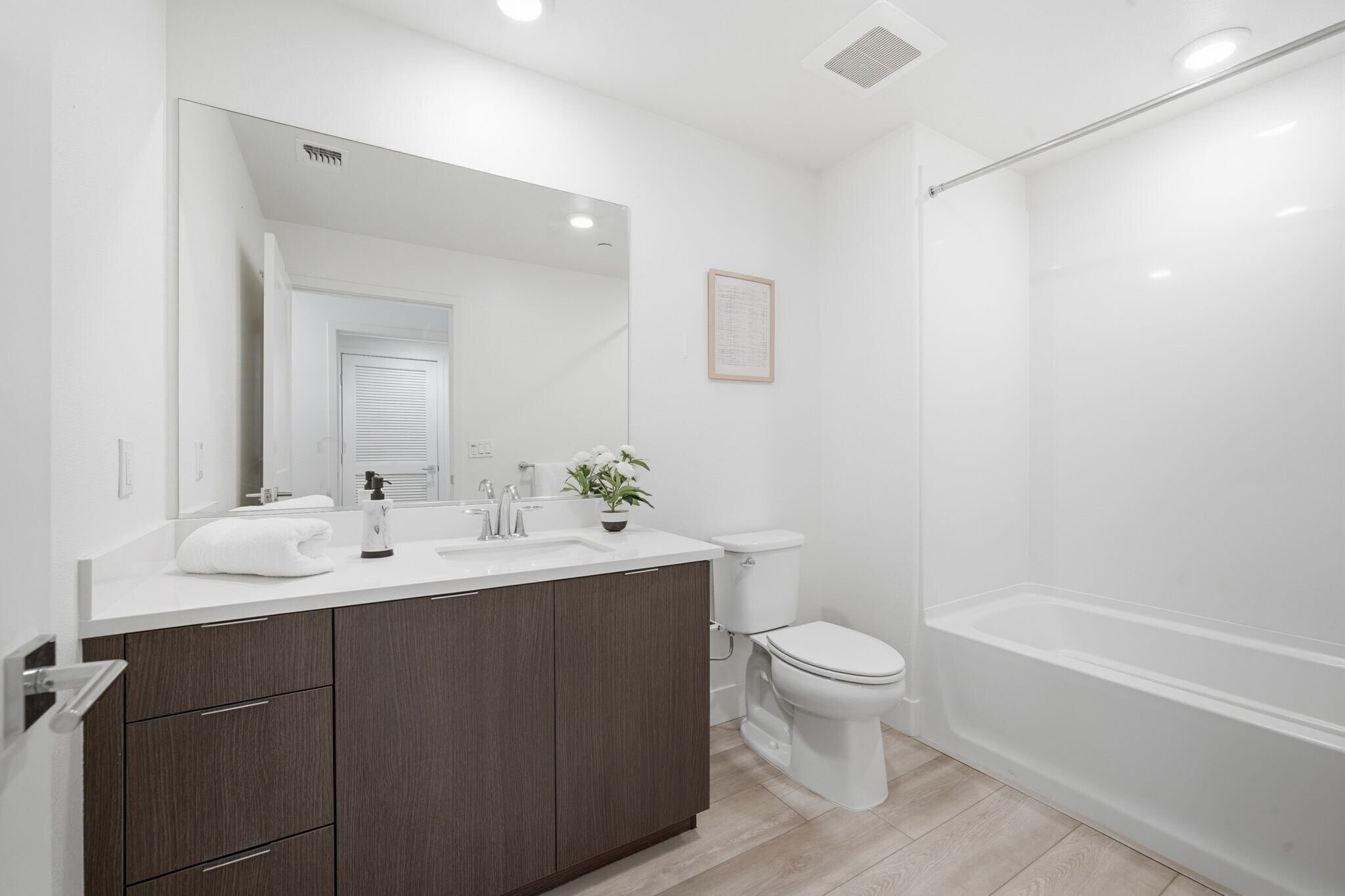 Building Photo - 3578 Rambla Pl